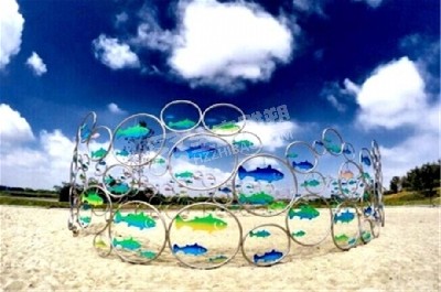 海邊鏡面創(chuàng)意魚(yú)群不銹鋼雕塑定制