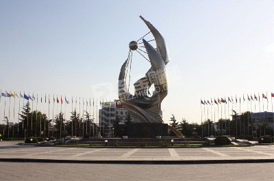 辦事處廣場(chǎng)鏡面創(chuàng)意手不銹鋼雕塑定制