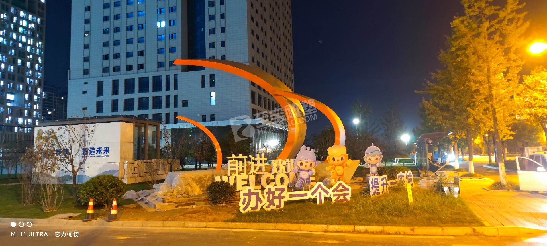 烤漆不銹鋼雕塑前進(jìn)街道項目